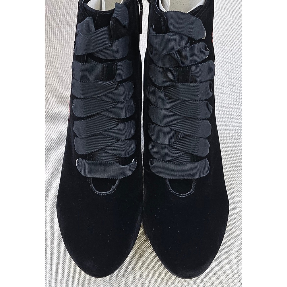 Isaac Mizrahi Delilah2 Black Velvet Embroidered Floral Lace Up Ankle Boot Size 5